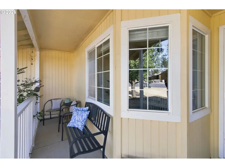 1145 Ash Grove Loop, Creswell, OR 97426 - #3