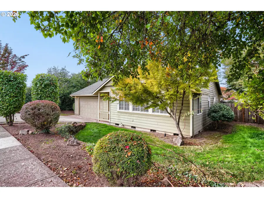 951 Mill St, Silverton, OR 97381 - #2
