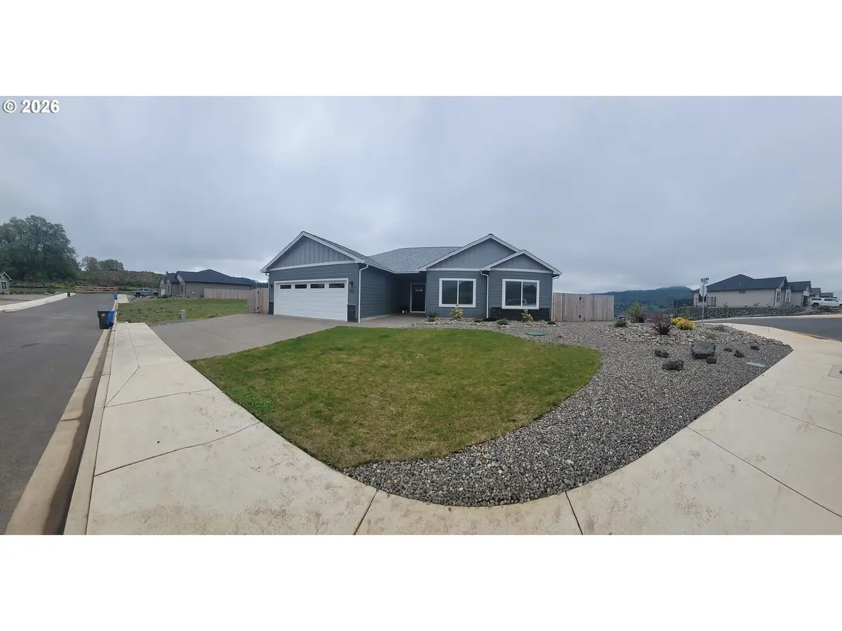 912 Medina Ave, Sutherlin, OR 97479 - #1