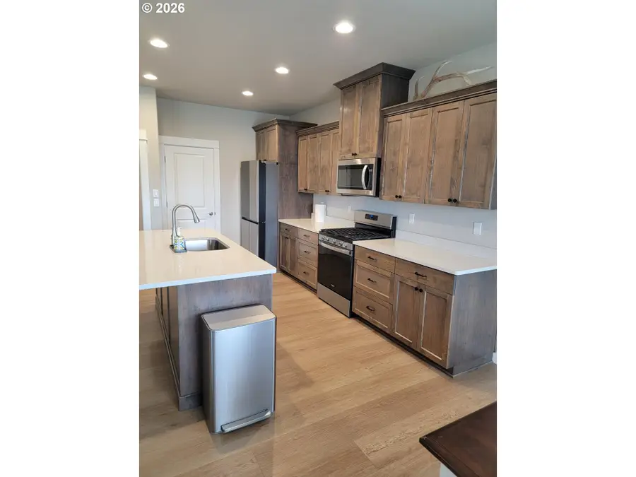 912 Medina Ave, Sutherlin, OR 97479 - #3