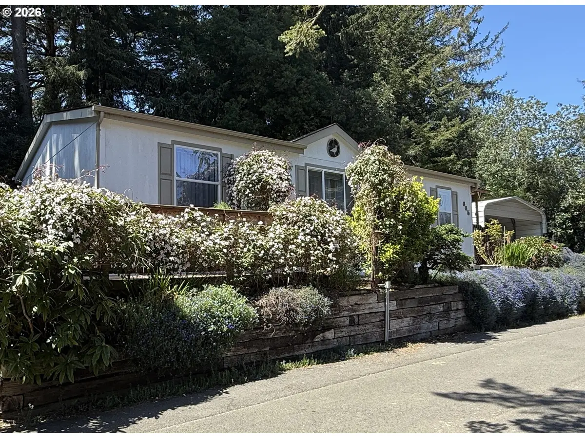 665 Village Pines Dr, Coos Bay, OR 97420 - #1