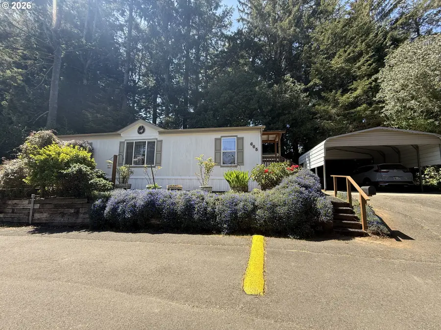665 Village Pines Dr, Coos Bay, OR 97420 - #2