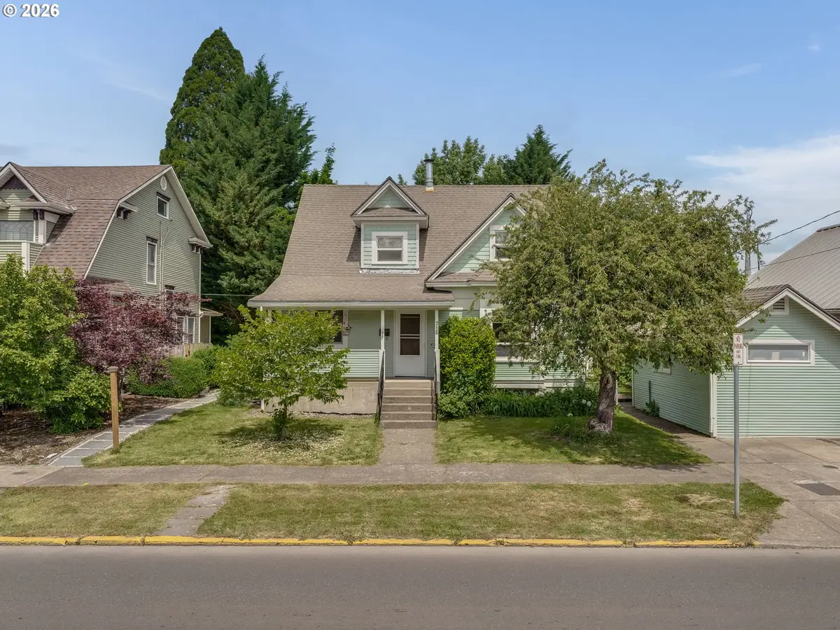715 NE 5th St, McMinnville, OR 97128 - #1