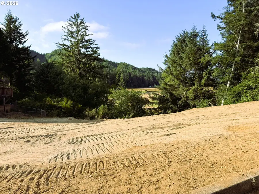 806 Goldenrod Ct, Reedsport, OR 97467 - #3