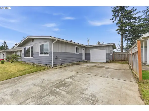 2175 State St, NorthBend, OR 97459