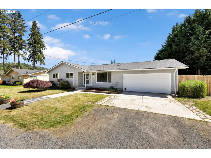 204 Veys Ave, Kelso, WA 98626 - #3