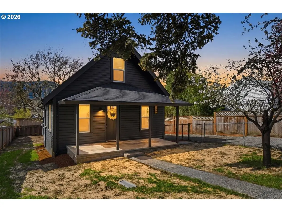 109 W Jefferson St, Bingen, WA 98605 - #1