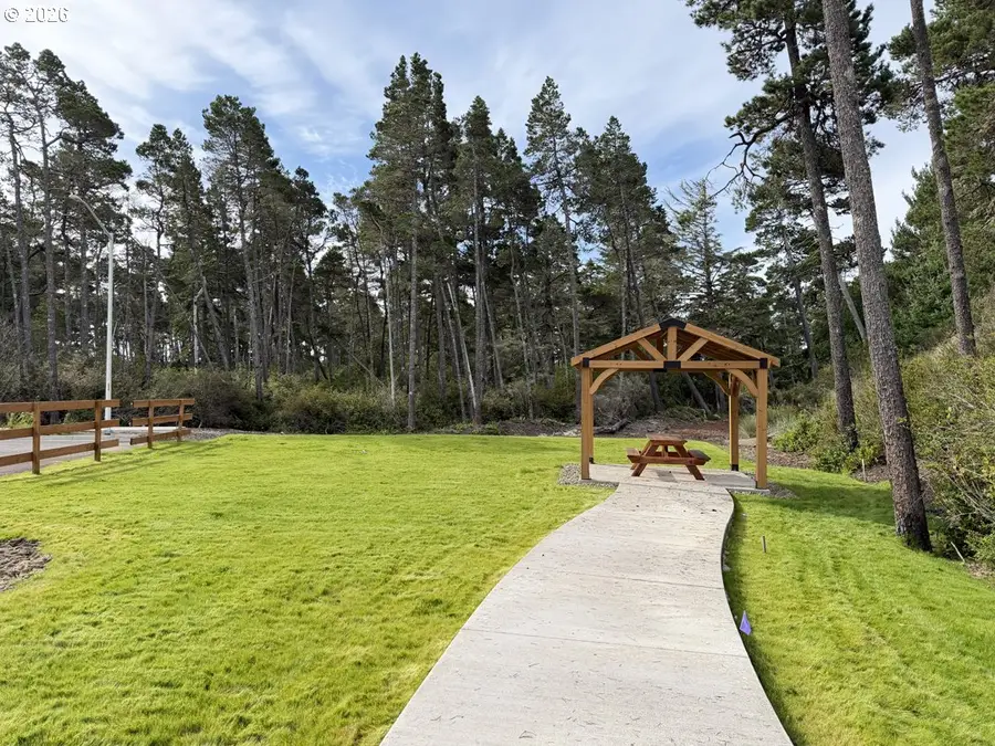 1447 37th St, Florence, OR 97439 - #3