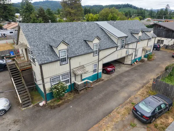 1740 Spruce St, MyrtlePoint, OR 97458