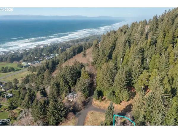 504 Creekside Ln, Yachats, OR 97498