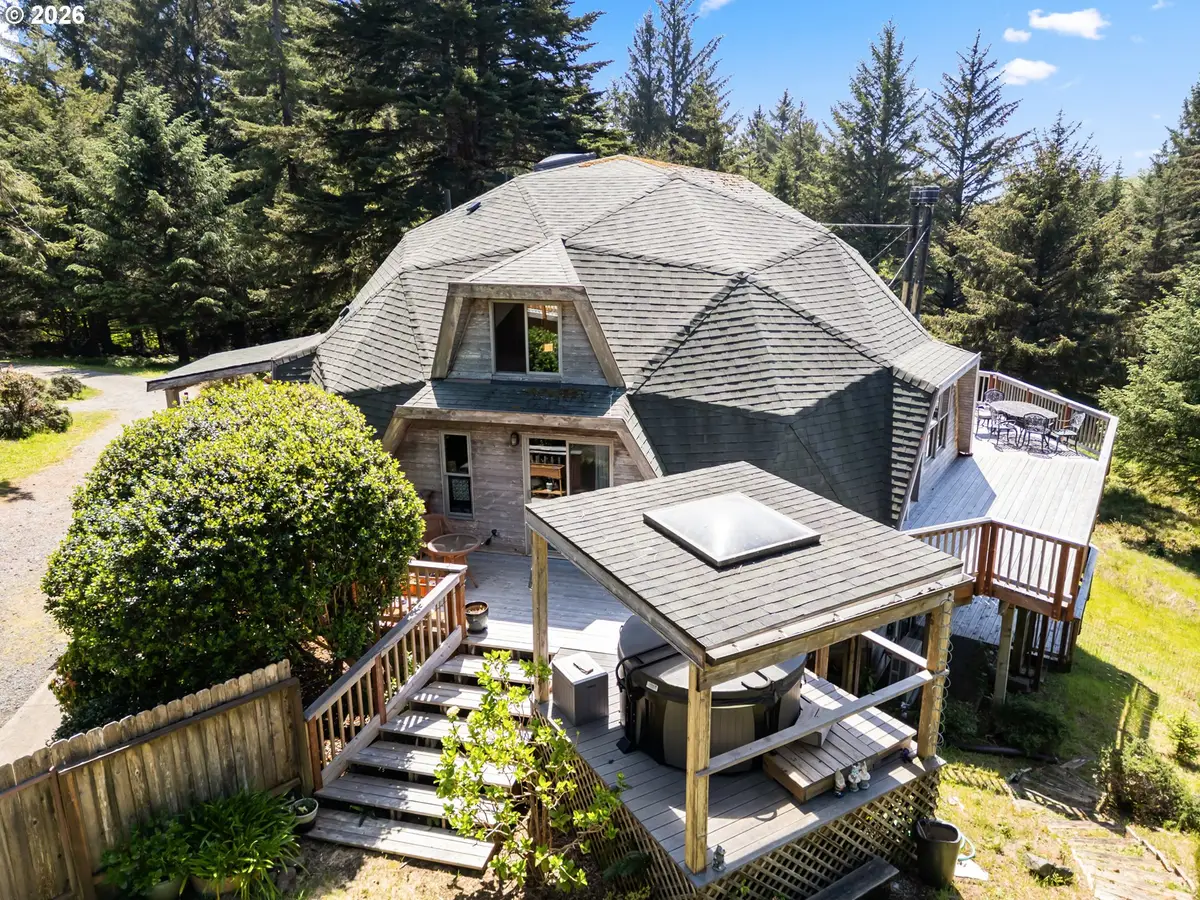 18698 Cornett Rd, Brookings, OR 97415 - #1