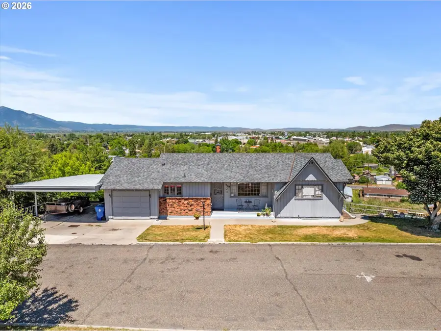 300 Hillcrest Dr, Baker City, OR 97814 - #2