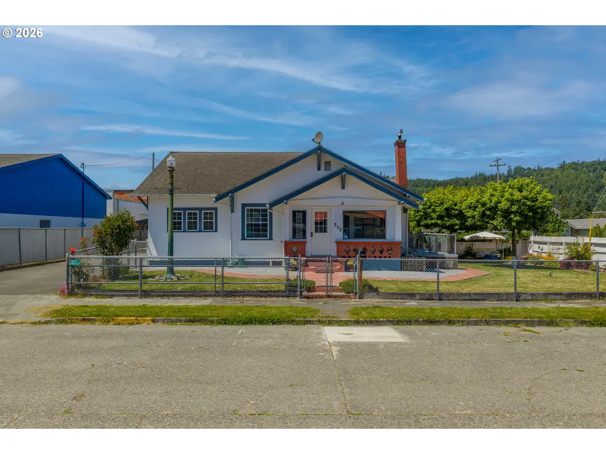 208 7th St, Myrtle Point, OR 97458 - #1