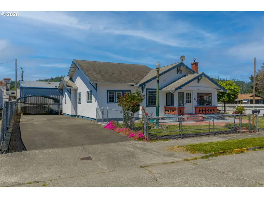 208 7th St, Myrtle Point, OR 97458 - #3