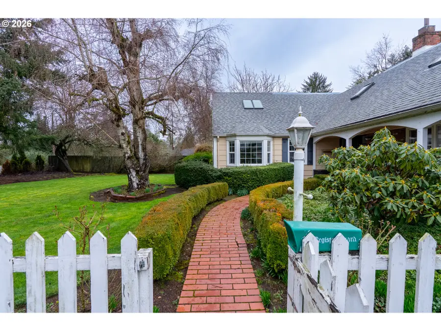 825 Filbert Ave, Eugene, OR 97404 - #3