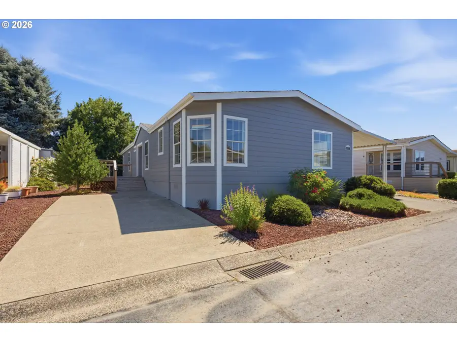 51508 SE Oak Grove Dr, Scappoose, OR 97056 - #2