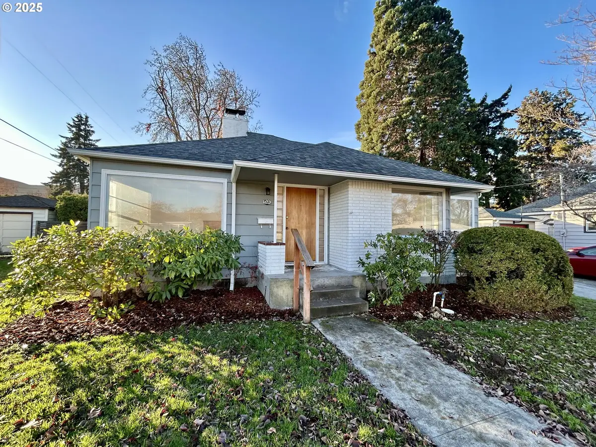 1532 E 10th St, The Dalles, OR 97058 - Image #1