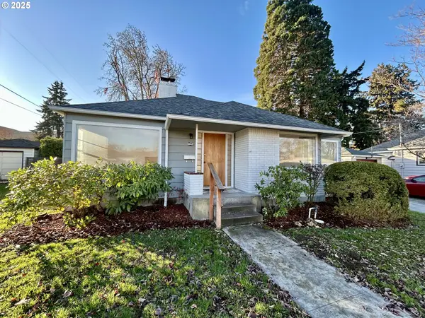 1532 E 10th St, TheDalles, OR 97058