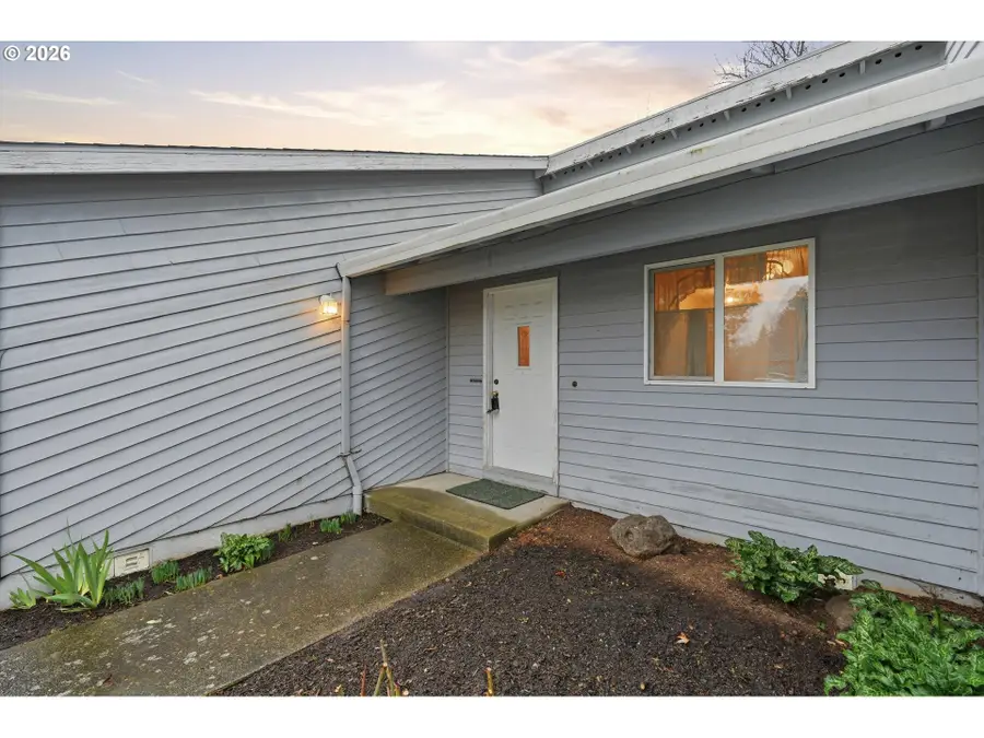 2461 SE Willow Dr, Hillsboro, OR 97123 - #3