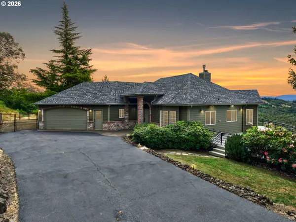 215 Eagle Dr, Roseburg, OR 97471