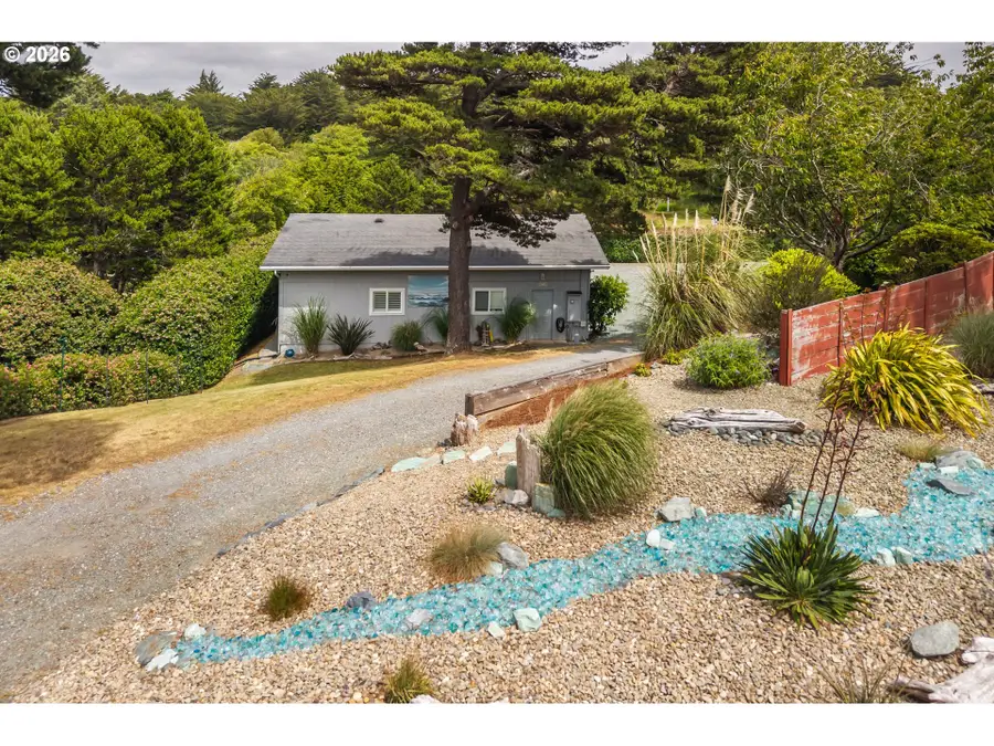 875 Elmira Ave, Bandon, OR 97411 - #2