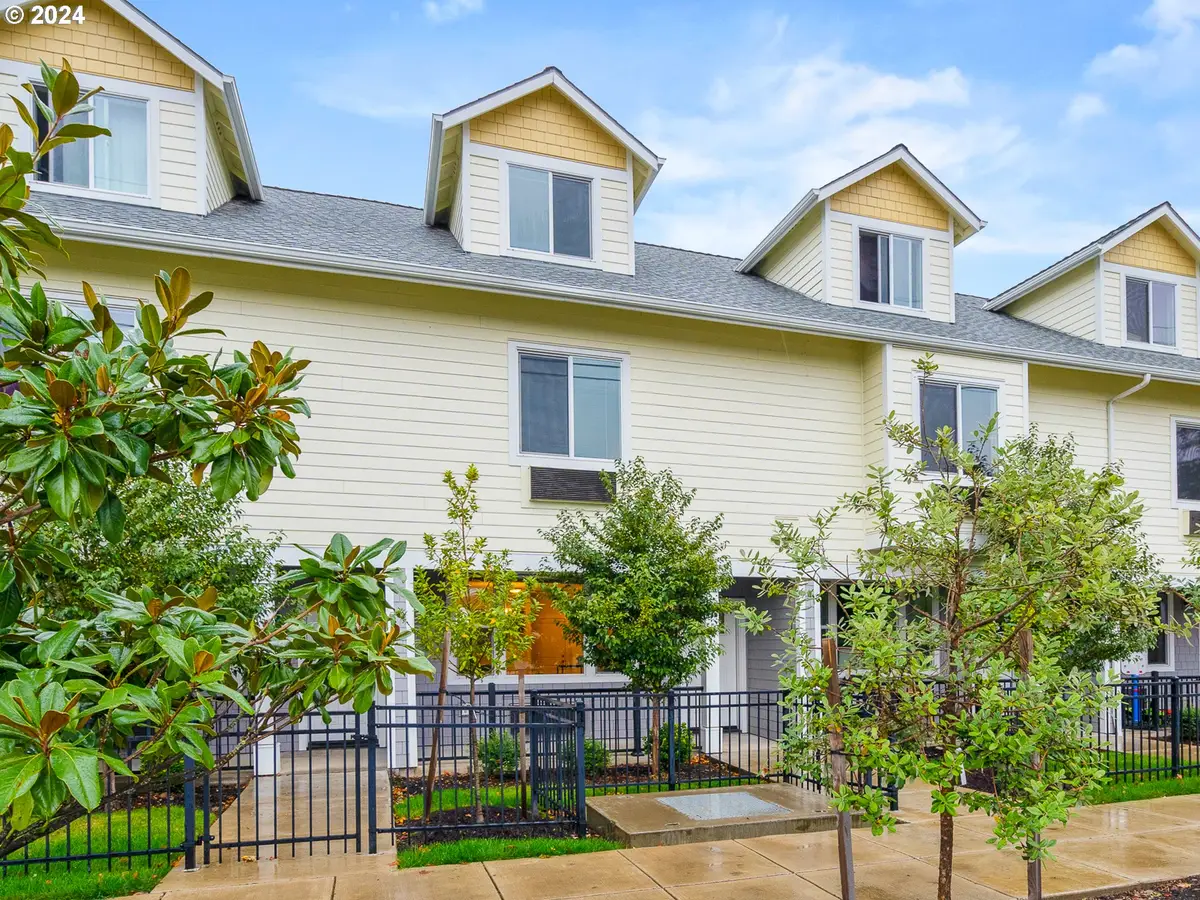 10827 E Burnside St, Portland, OR 97216 - #1