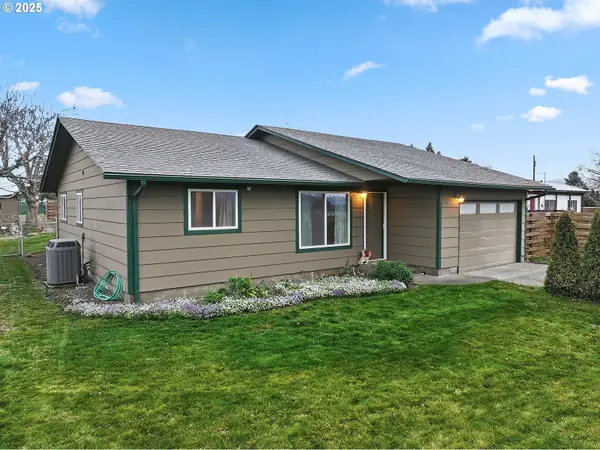 616 D St, Dallesport, WA 98617