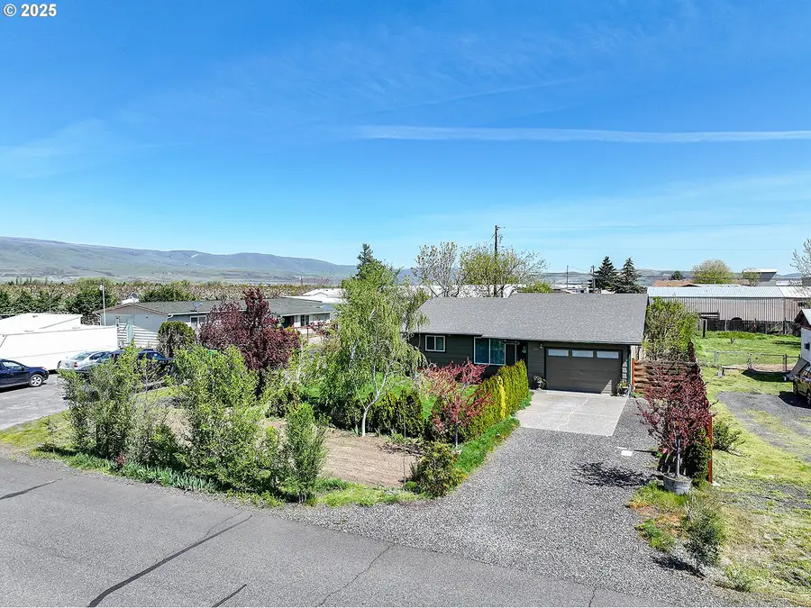 616 D St, Dallesport, WA 98617 - Image #2