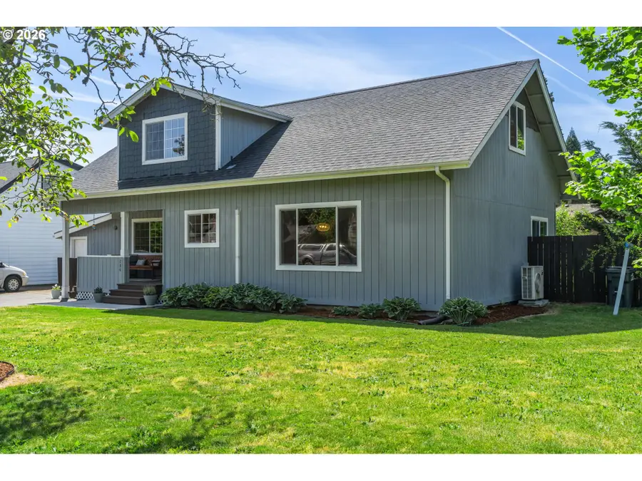286 N 6th St, Creswell, OR 97426 - #3