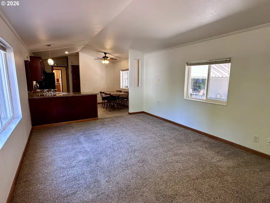 369 Lacasa St, Eugene, OR 97402 - #3