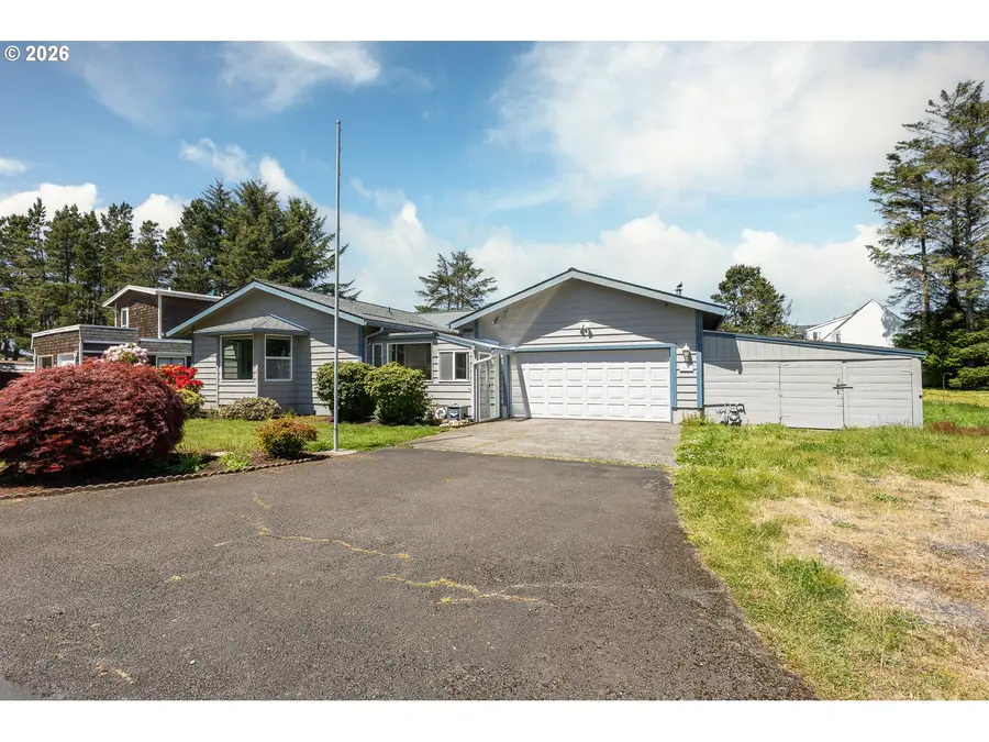 9215 Trout Pl, Gleneden Beach, OR 97388 - #2