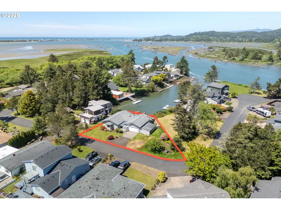 9215 Trout Pl, Gleneden Beach, OR 97388 - #3