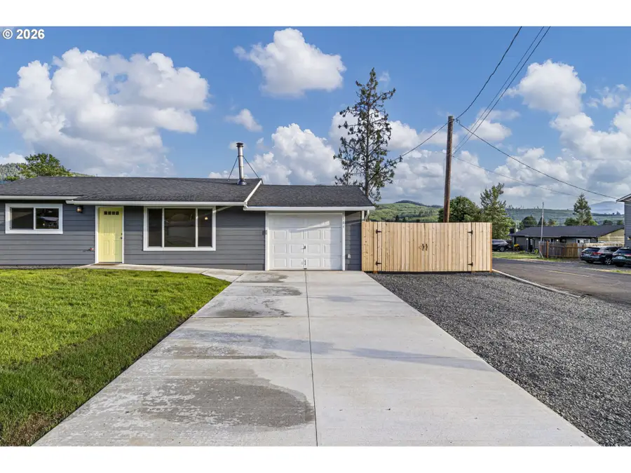114 E 3rd St, Lowell, OR 97452 - #3