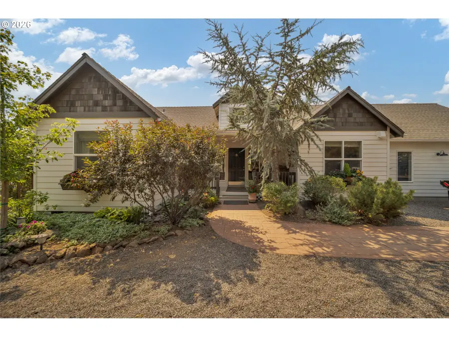 998 NE Brown Dr, Madras, OR 97741 - #3