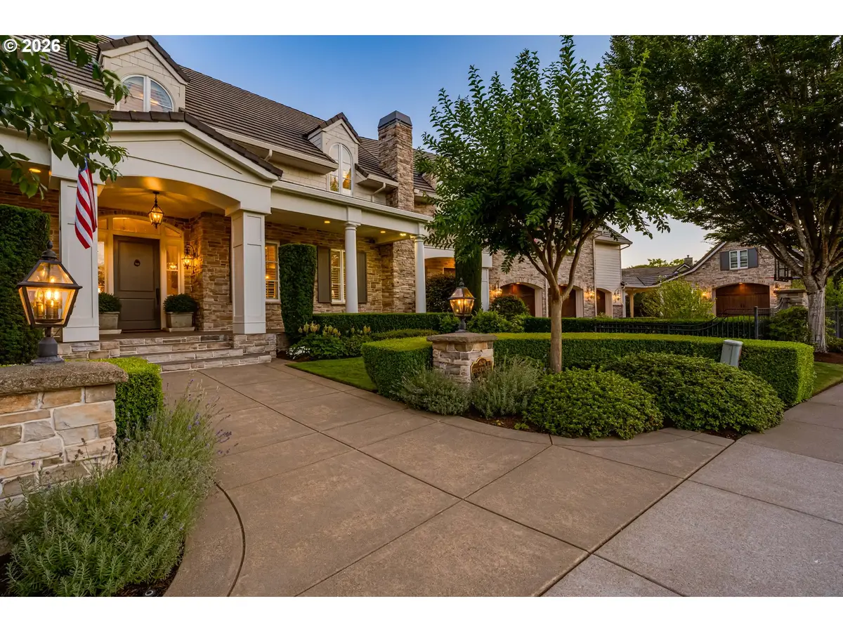 2628 Edgewater Dr, Eugene, OR 97401 - Image #1