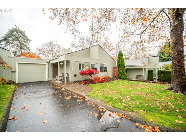 1785 NW Rolling Hill Dr, Beaverton, OR 97006
