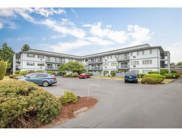 2005 Tibbetts Dr #201, Longview, WA 98632