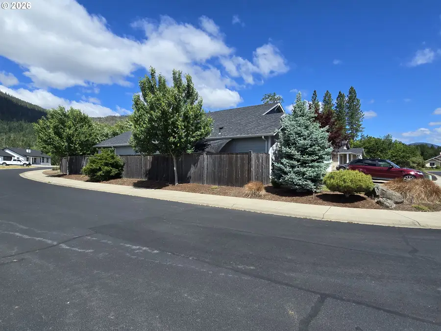 266 Retirement Ln, Cave Junction, OR 97523 - #2