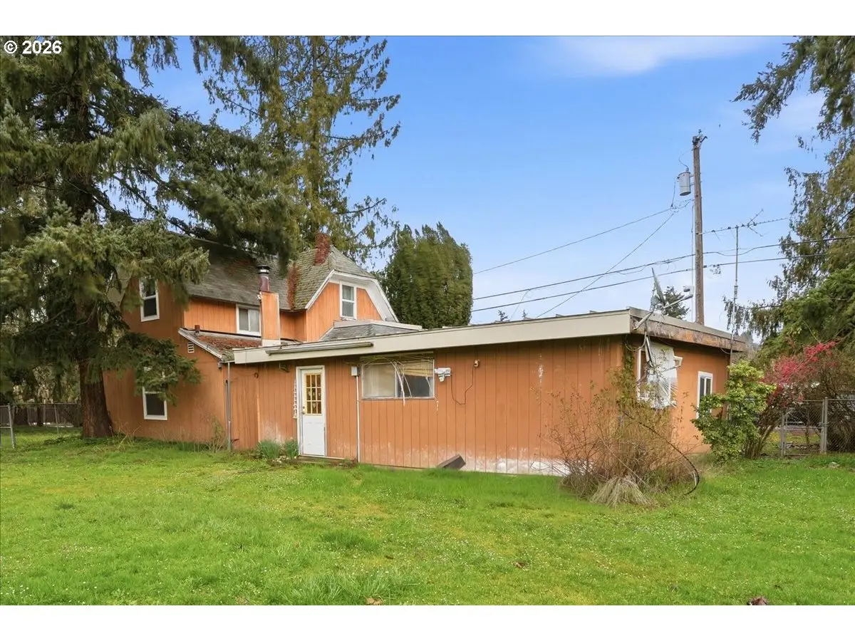 130 C St, Scotts Mills, OR 97375 - #1