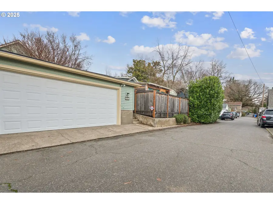 3962 SE Oak St, Portland, OR 97214 - Image #2