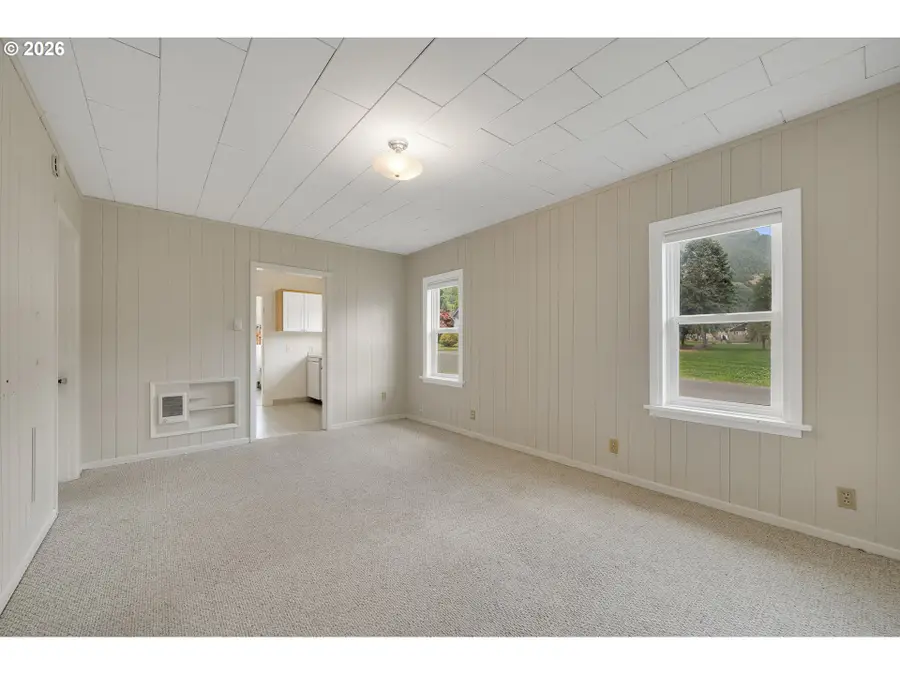 207 2nd St, Garibaldi, OR 97118 - #3