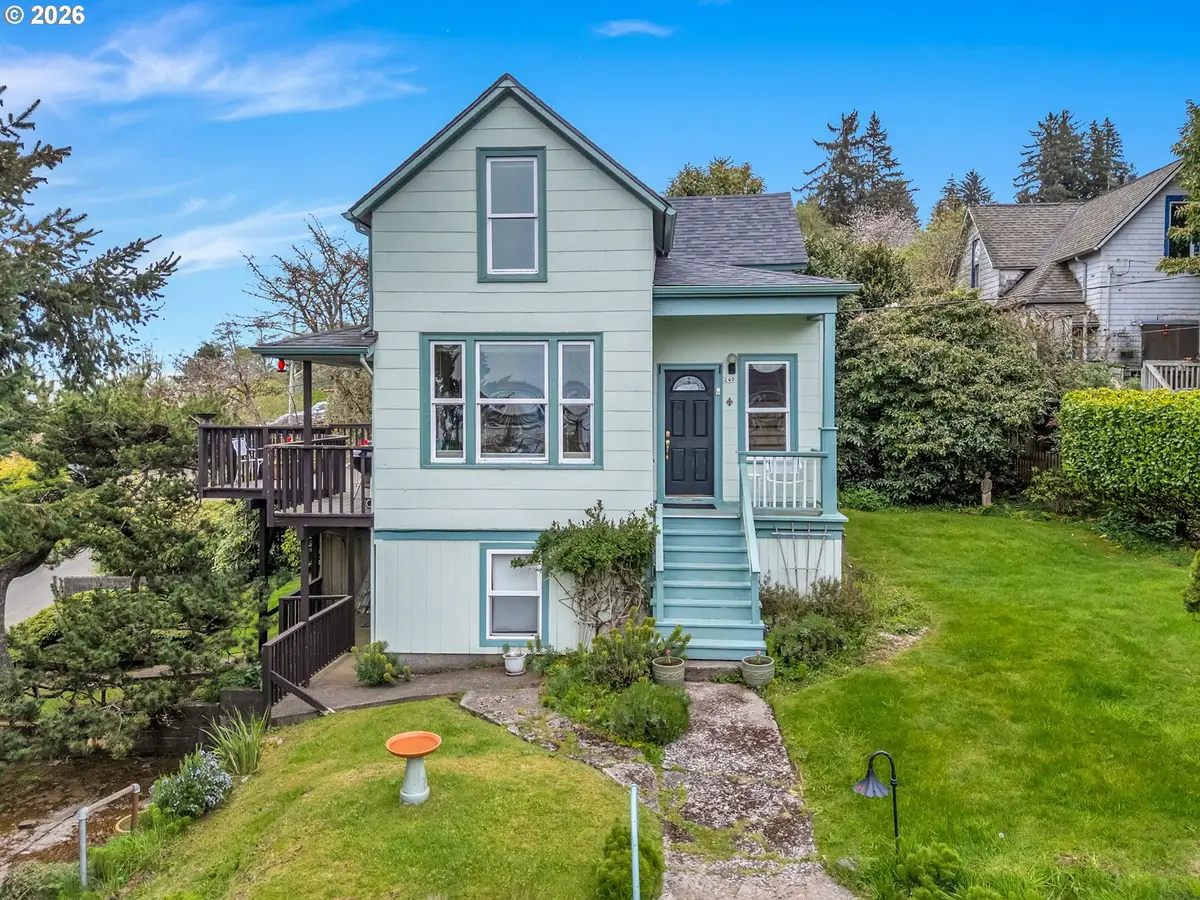 240 Lincoln St, Astoria, OR 97103 - #1