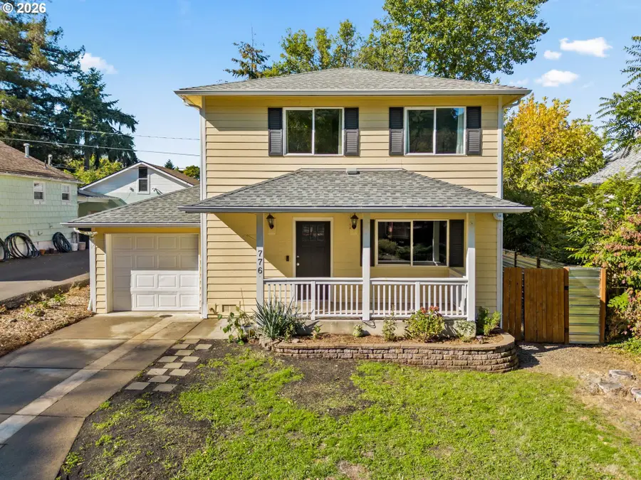 776 W Altamont St, Roseburg, OR 97471 - #2