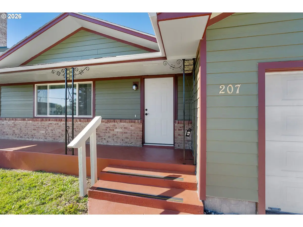 207 E Court St, Goldendale, WA 98620 - #1