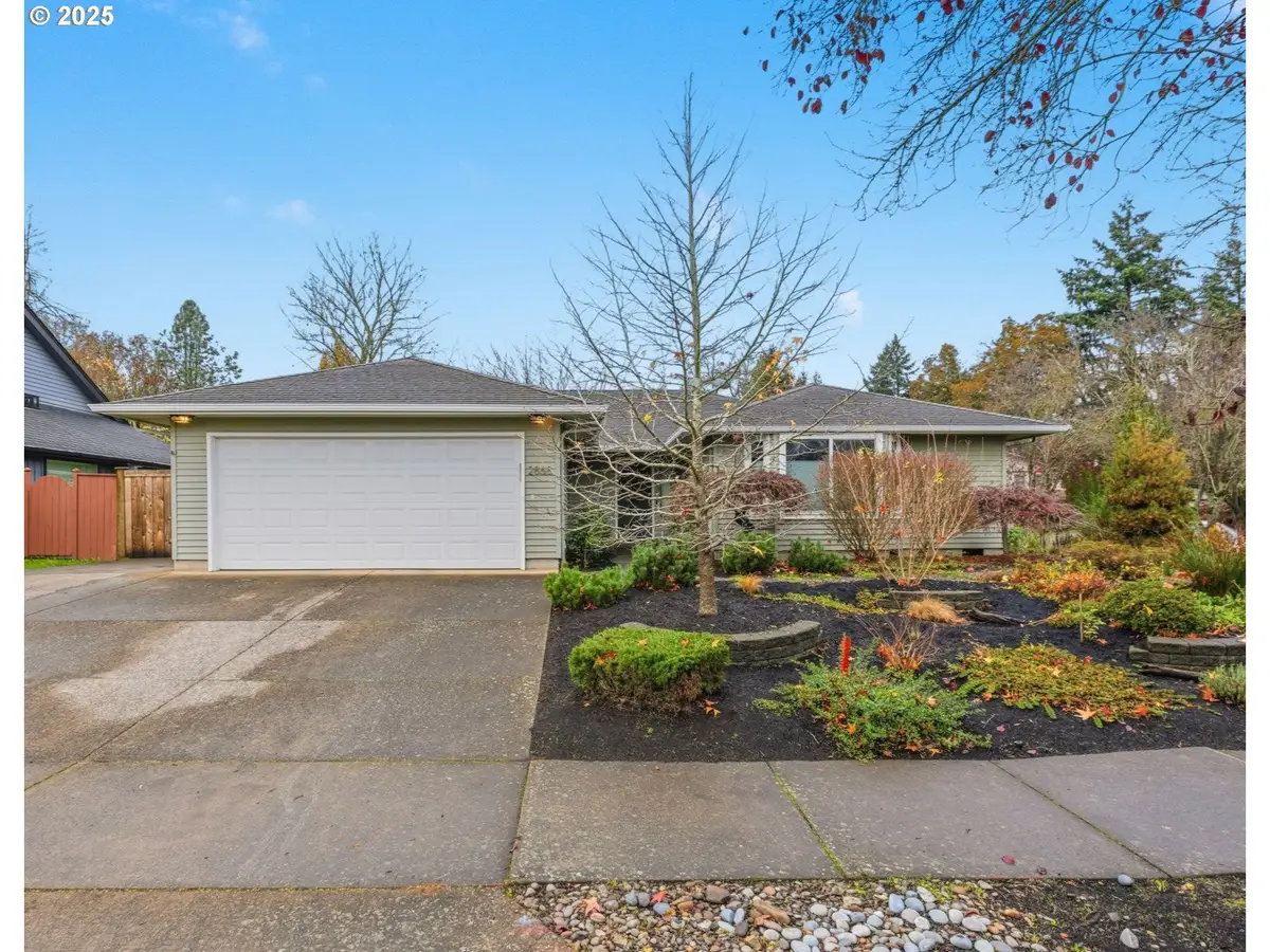 2868 Metolius Dr, Eugene, OR 97408 - Image #1