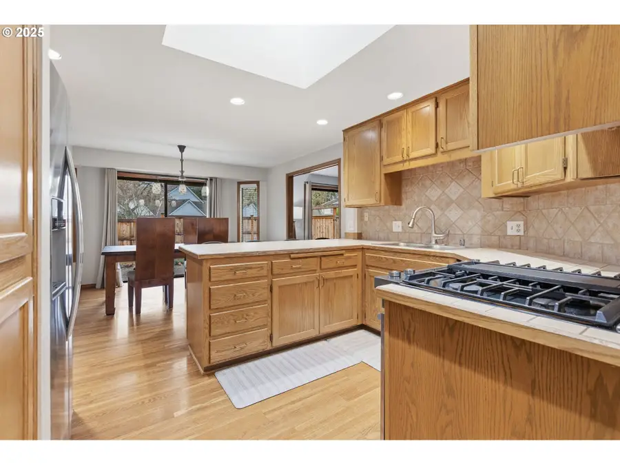 2868 Metolius Dr, Eugene, OR 97408 - Image #3