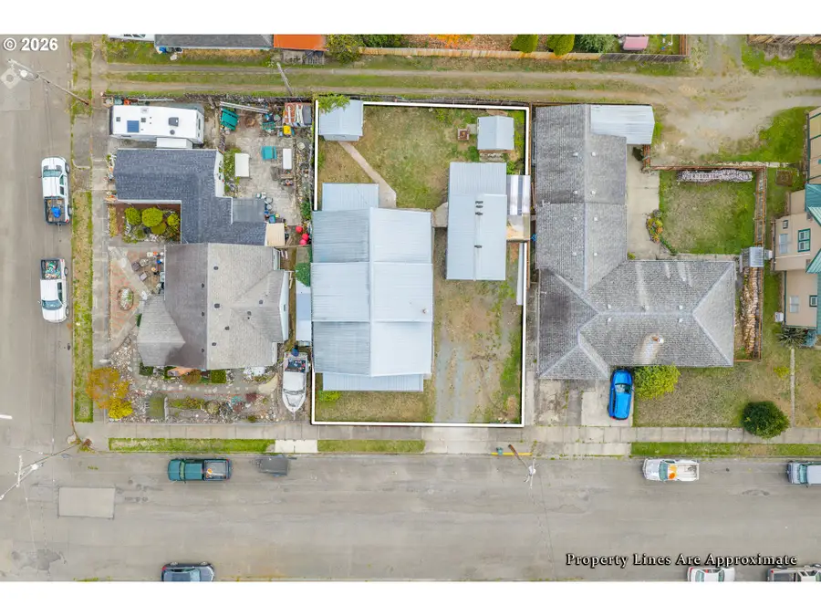 645 5th St, Myrtle Point, OR 97458 - #2