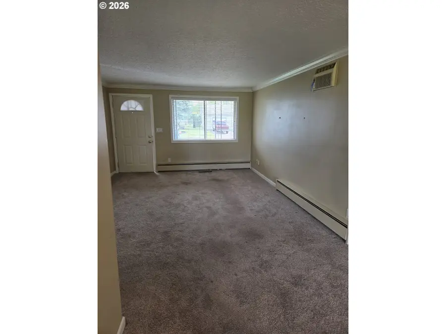 2215 Country Club Ter, Woodburn, OR 97071 - #3