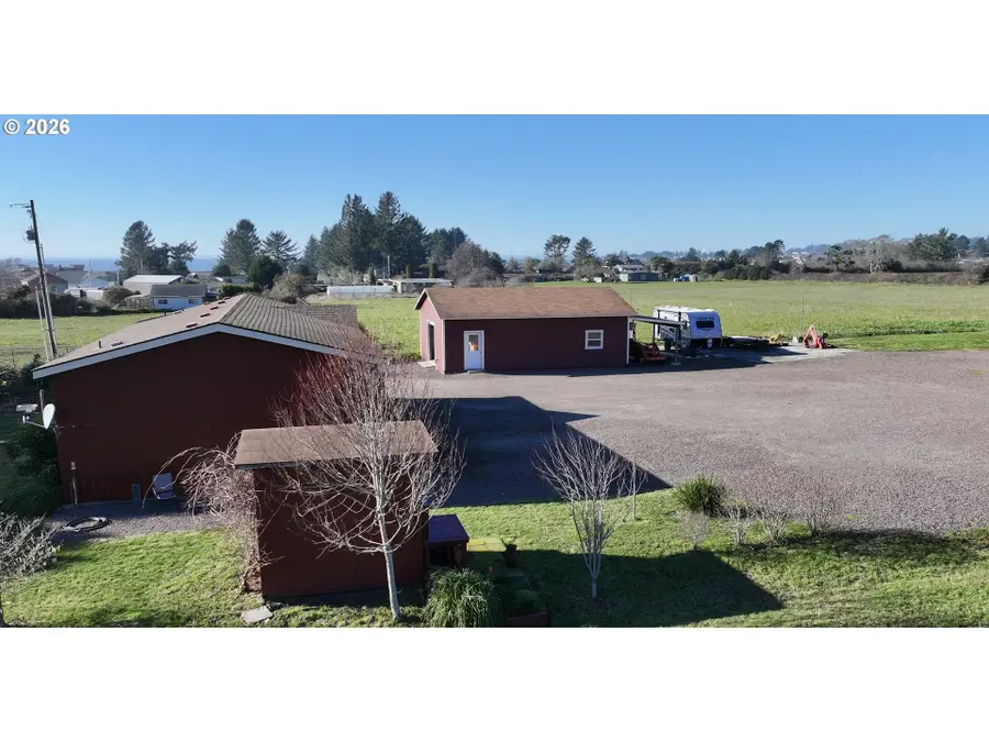 15717 Goshen Ln, Brookings, OR 97415 - Image #2