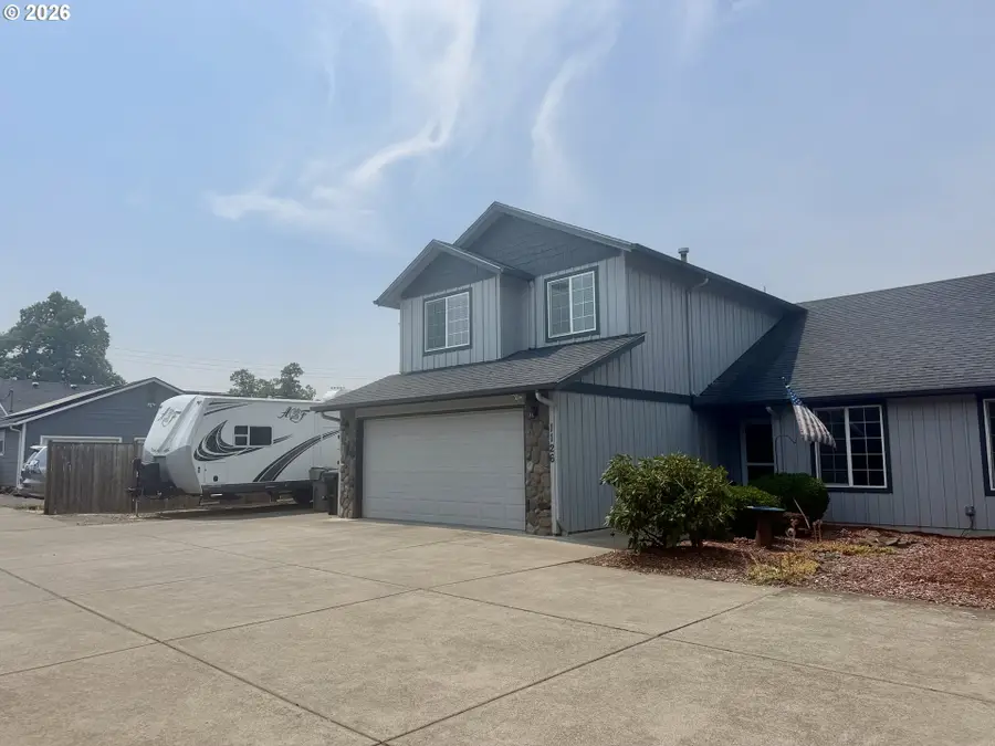 1126 W 6th Ave, Junction City, OR 97448 - #2